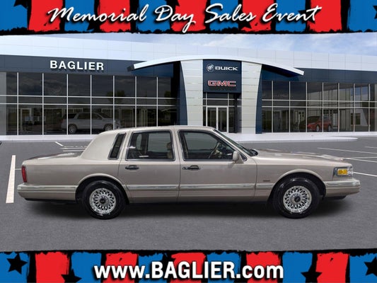 1995 Lincoln Town Car Executive Premium Leather Seats Extremely Low Miles Super Clean in Butler, PA - Baglier