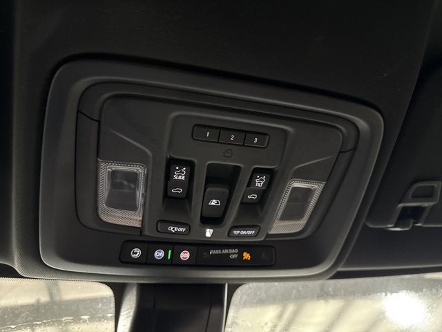 2022 Chevrolet Silverado 3500HD High Country 6.6L Turbo Diesel High Country Deluxe Silver Ice Metallic