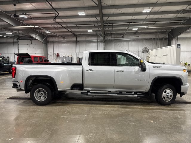 2022 Chevrolet Silverado 3500HD High Country 6.6L Turbo Diesel High Country Deluxe Silver Ice Metallic