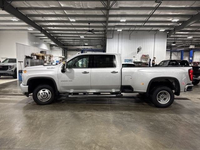 2022 Chevrolet Silverado 3500HD High Country 6.6L Turbo Diesel High Country Deluxe Silver Ice Metallic