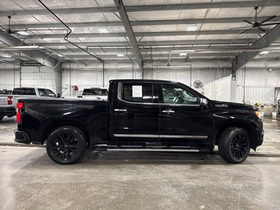 2022 Chevrolet Silverado 1500 High Country 6.2L EcoTec3 V8 High Country Premium Package Black