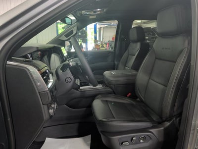 2026 GMC Yukon Denali 6.2L V8 Sun and Steps Pkg 22 Inch Wheels