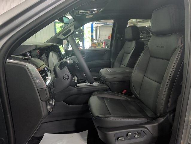 2026 GMC Yukon Denali 6.2L V8 Sun and Steps Pkg 22 Inch Wheels