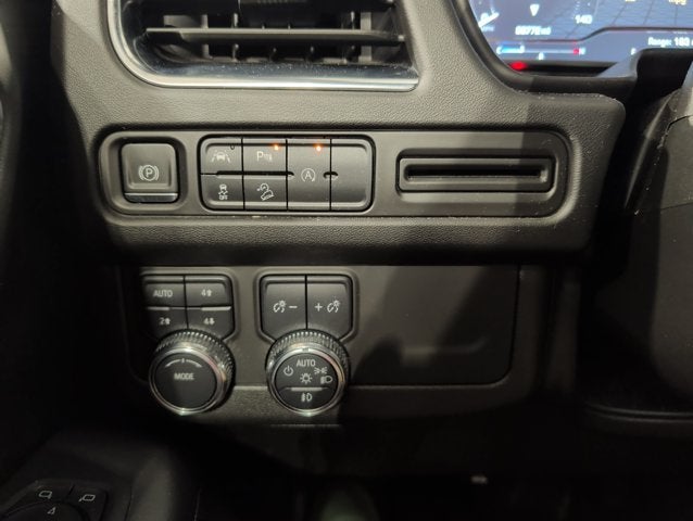 2023 GMC Yukon XL AT4 6.2L V8 GMC Pro Safety Plus Dual-Pane Sunroof Sterling Metallic