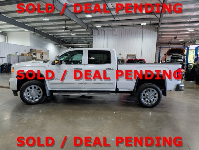 2018 GMC Sierra 2500HD Denali Ultimate Pkg Duramax Diesel Sunroof Chrome Boards Tri-Coat Standard Bed