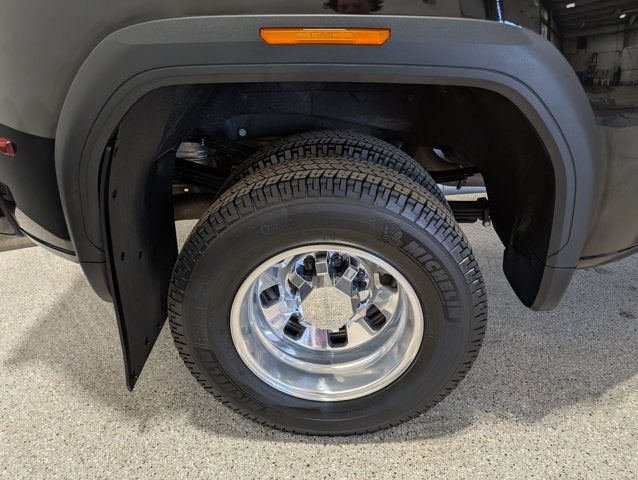 2025 GMC Sierra 3500HD Denali Ultimate 6.6L Turbo-Diesel DRW Gooseneck Package Onyx Black