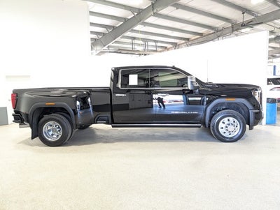 2025 GMC Sierra 3500HD Denali Ultimate 6.6L Turbo-Diesel DRW Gooseneck Package Onyx Black