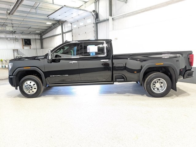 2025 GMC Sierra 3500HD Denali Ultimate 6.6L Turbo-Diesel DRW Gooseneck Package Onyx Black