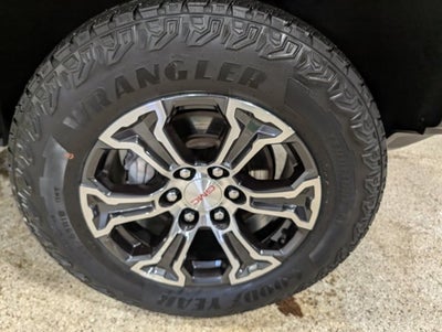 2023 GMC Canyon 4WD AT4