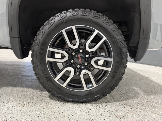 2024 GMC Sierra 1500 AT4 Premium Thunderstorm Short Bed Sunroof 6.2L V8 20’s