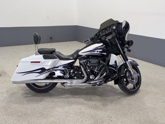 2016 Harley-Davidson FLHXSE CVO Street Glide CVO Screamin’ Eagle Boom! Audio Rare Color Loaded