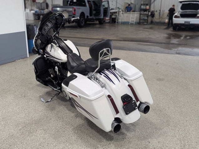 2016 Harley-Davidson FLHXSE CVO Street Glide CVO Screamin’ Eagle Boom! Audio Rare Color Loaded