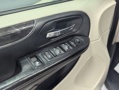 2016 Chrysler Town & Country Touring