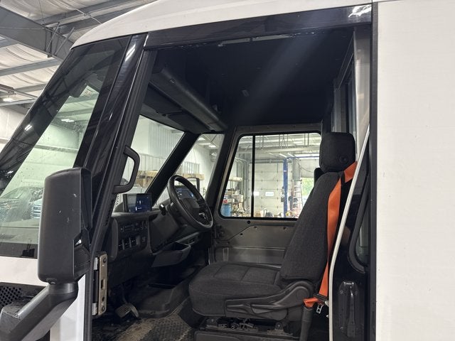 2024 BrightDrop Zevo 600 EJY AWD Commercial Equipment Heat Light Package Oyster White