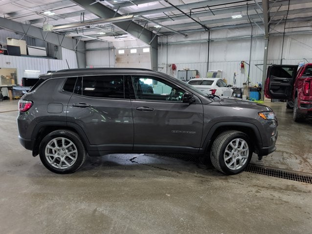 2024 Jeep Compass Latitude Lux Turbo 4WD Heated Leatherette Remote Start Safety Tech