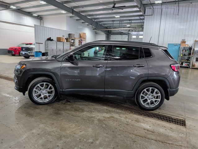 2024 Jeep Compass Latitude Lux Turbo 4WD Heated Leatherette Remote Start Safety Tech