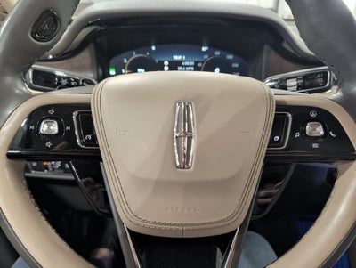 2022 Lincoln Aviator Reserve AWD Twin-Turbo 3.0L V6 Panoramic Roof & Active Safety
