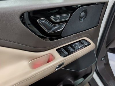 2022 Lincoln Aviator Reserve AWD Twin-Turbo 3.0L V6 Panoramic Roof & Active Safety
