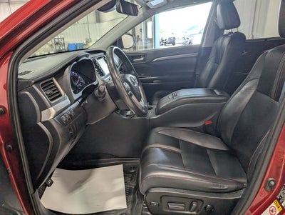 2019 Toyota Highlander SE AWD 3rd Row Luxury Sunroof Heated Leather Cruiser
