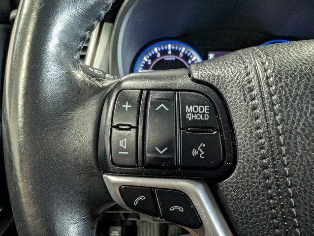 2019 Toyota Highlander SE AWD 3rd Row Luxury Sunroof Heated Leather Cruiser