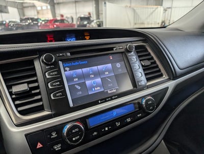 2019 Toyota Highlander SE AWD 3rd Row Luxury Sunroof Heated Leather Cruiser