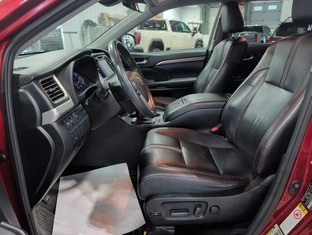 2019 Toyota Highlander SE AWD 3rd Row Luxury Sunroof Heated Leather Cruiser