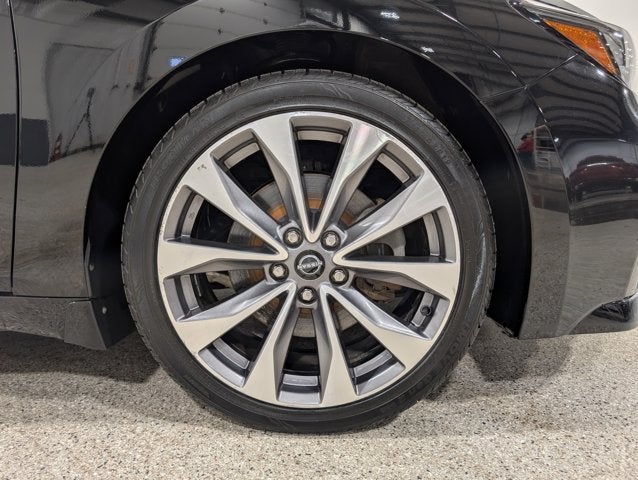 2023 Nissan Maxima Platinum