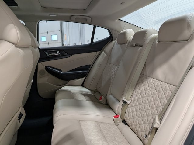 2023 Nissan Maxima Platinum