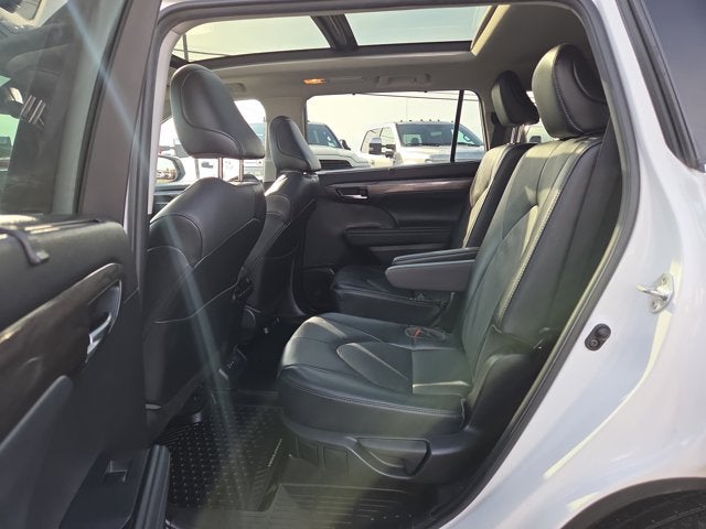 2022 Toyota Highlander Platinum