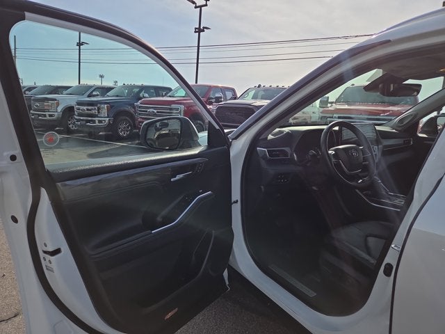 2022 Toyota Highlander Platinum
