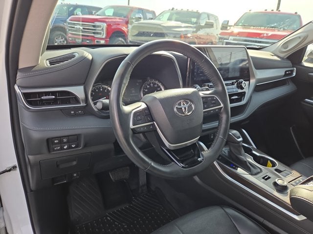 2022 Toyota Highlander Platinum